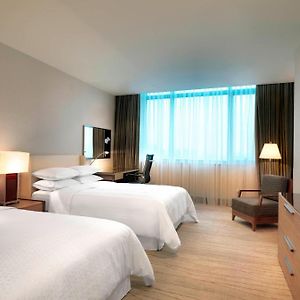Deluxe Twin Bed Room